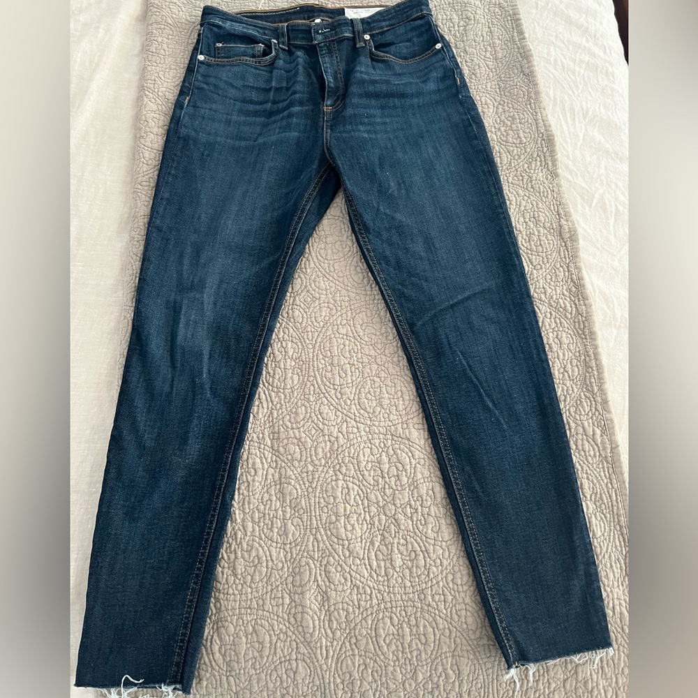 Like new Rag & Bone womens cropped raw hem skinny jeans size 30